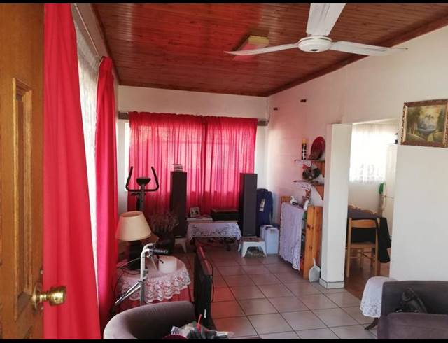 4 BEDROOM HOUSE FOR SALE IN PRETORIA GARDENS